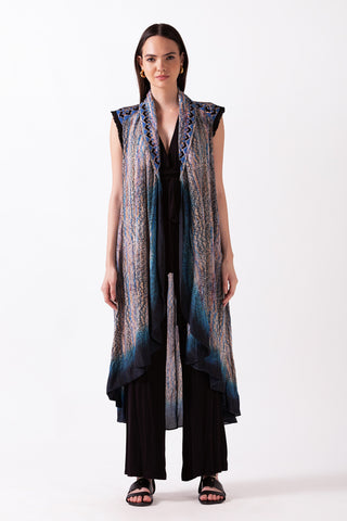 CALISTA - LAPEL COLLAR CAPE WITH PATCH EMBROIDERY DETAILS