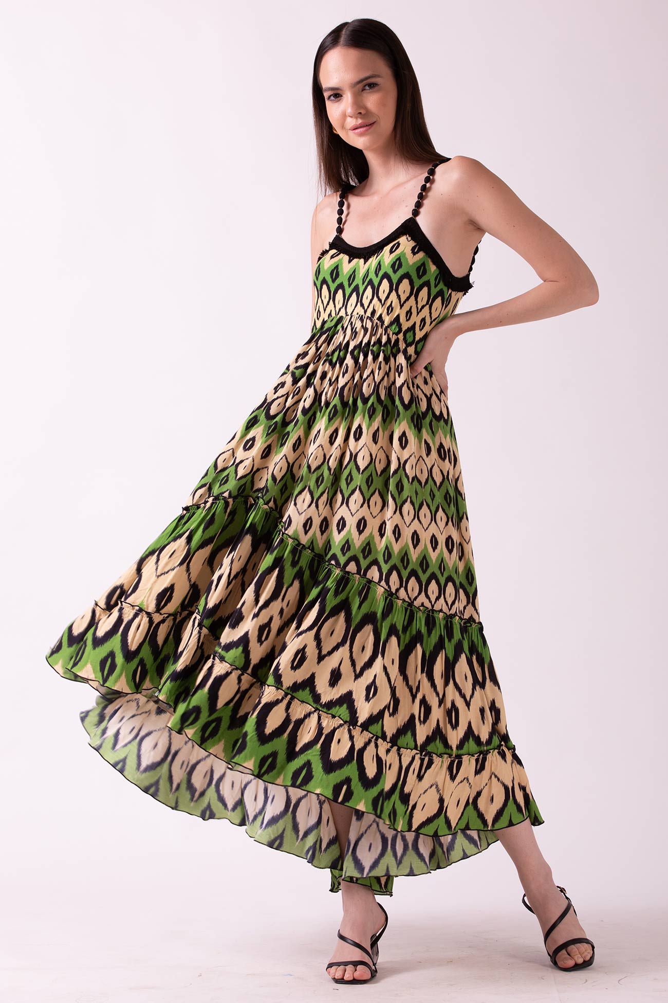 acacia tiered maxi dress zimmermann acacia tiered maxi dress in cream multi floral available for SALE in size 1 (S) Sale price: 6,500 mxn Retail price: 20,499 mxn